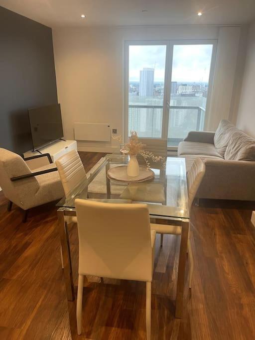 Lovely 2-Bedroom Condo With Balcony Manchester Ngoại thất bức ảnh